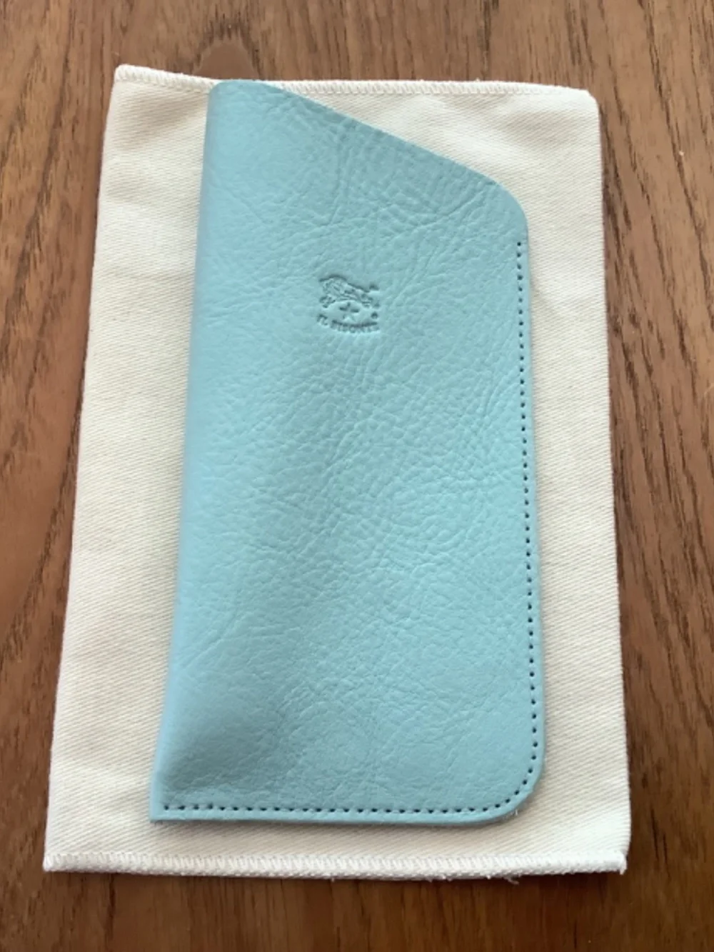 I’ll Bisonte Glasses case in leather color sky blue botticelli